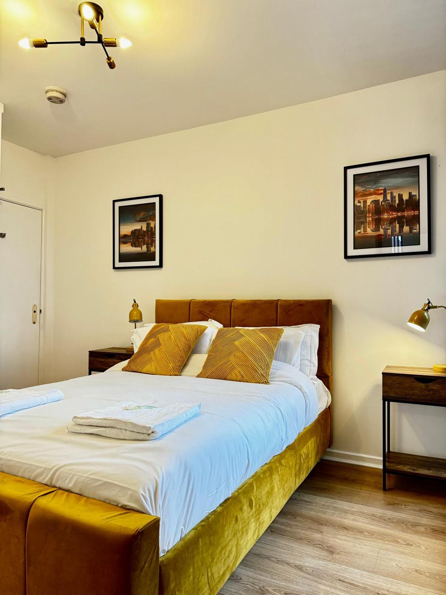 Rnm - Business Professional & Top Choice, Private Access & Entire Place, Kitchen & Washroom With Amenities, Smart Tv, Easy Access, Fast Wifi, Parking Nearby, Great Transport Links Halesowen Ngoại thất bức ảnh