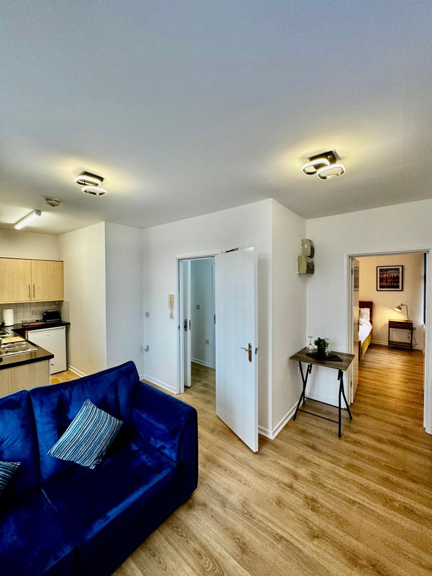Rnm - Business Professional & Top Choice, Private Access & Entire Place, Kitchen & Washroom With Amenities, Smart Tv, Easy Access, Fast Wifi, Parking Nearby, Great Transport Links Halesowen Ngoại thất bức ảnh